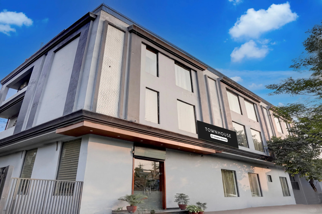Super Townhouse by OYO Red Cross Amritsar Formerly Amar Villa