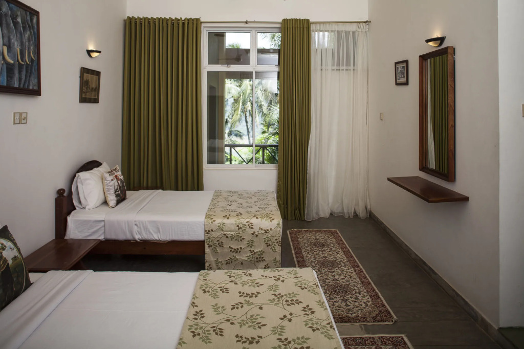 The Albatross, Kandy