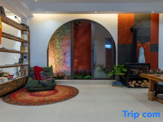 Ruhua Zaiye · Breeze Fengyin Snow Mountain French Art Vacation Boutique Stay (Shuhe Old Town)