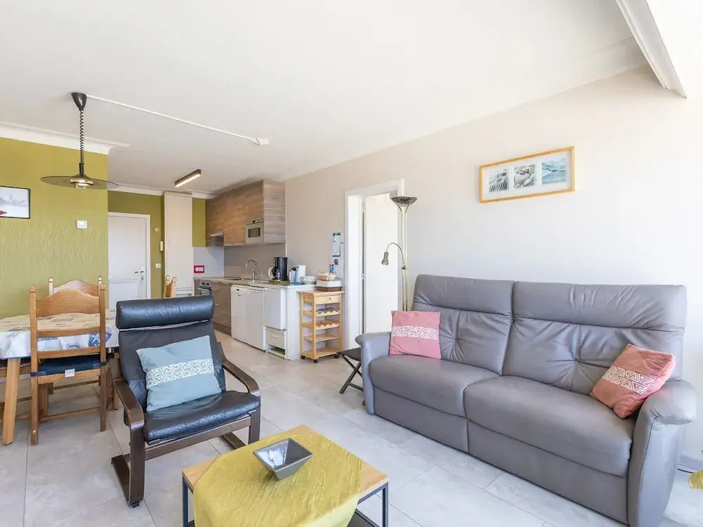 Nice Apartment With Shared Pool