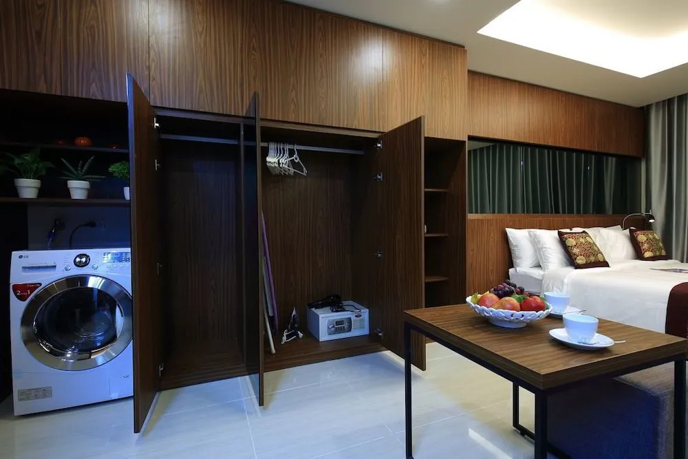 Aviva Saigon Pearl