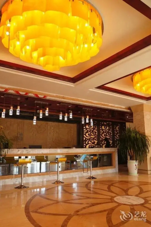 Sunshine Holiday Hotel