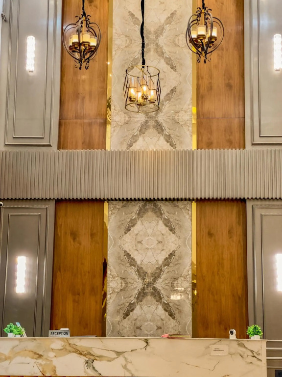 Hotel Crown Savoy, Near Railway Station & GURU NANAK DEV UNIVERSITY
