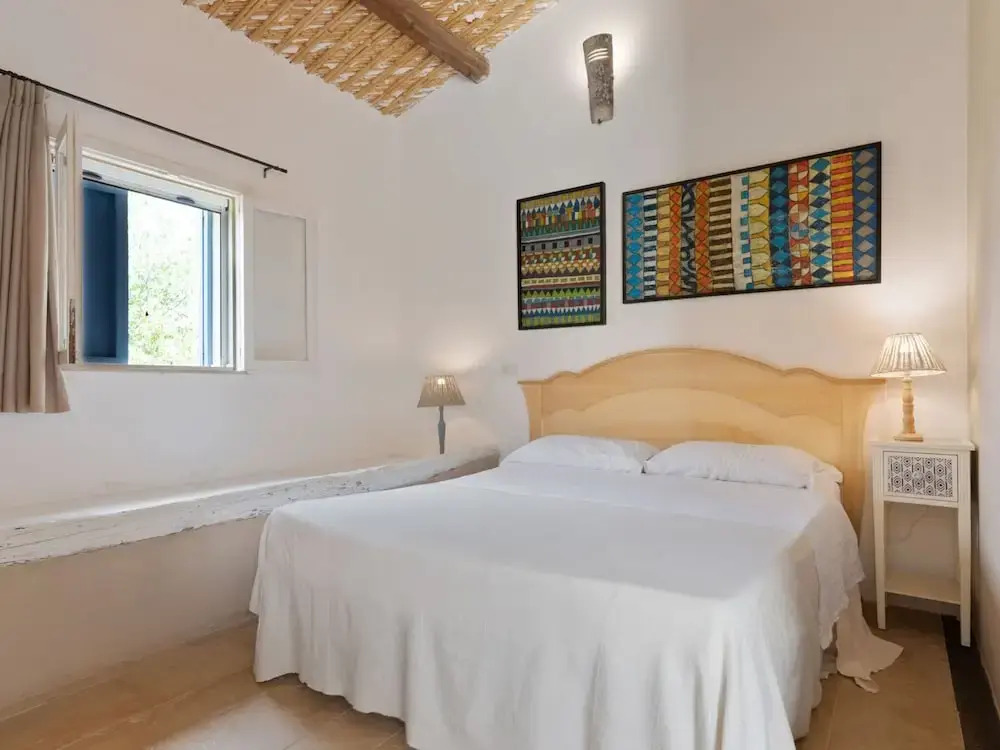 Farmhouse in Noto with Pool and Garden