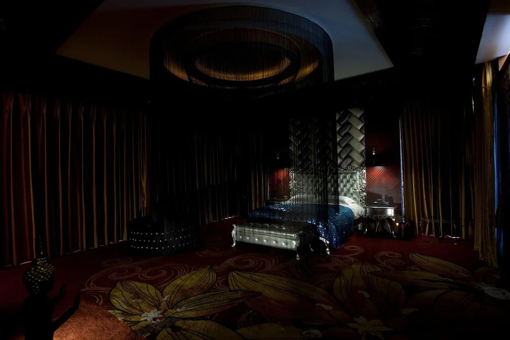Luxurious Romantic Hotel