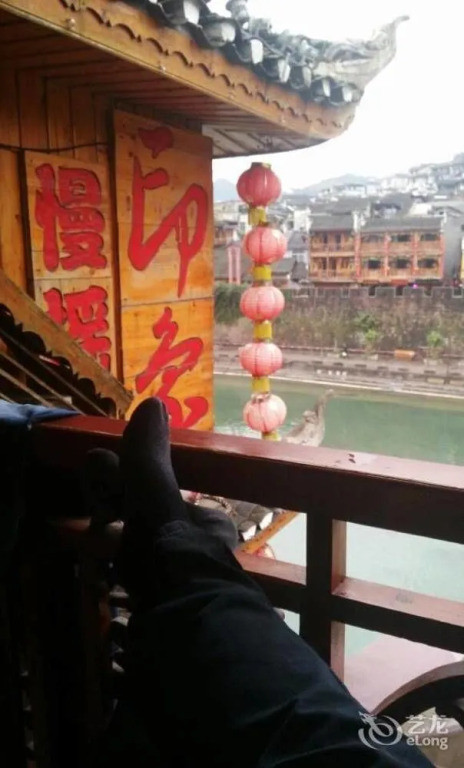 Yijianglou River View Inn (Fenghuang Old Town River View)