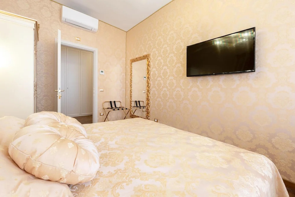 Canal View San Marco Luxury Rooms