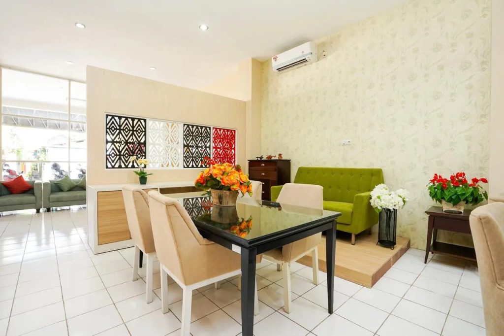 Hotel O Surabaya near Surabaya Town Square formerly Kupang Gunung Residence
