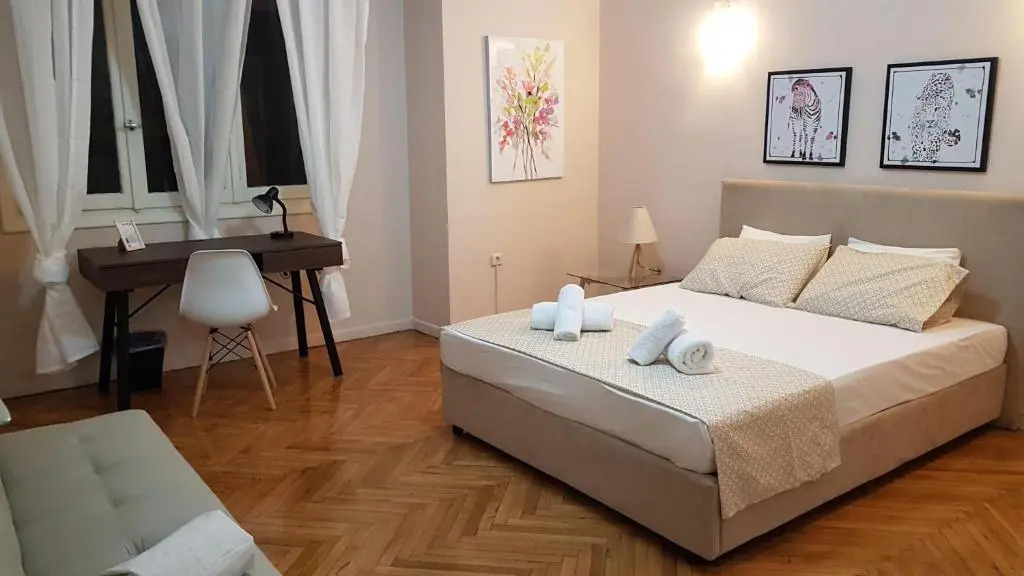 Olive Apartment- Athens Center, 4 BD, 1.5 BATH