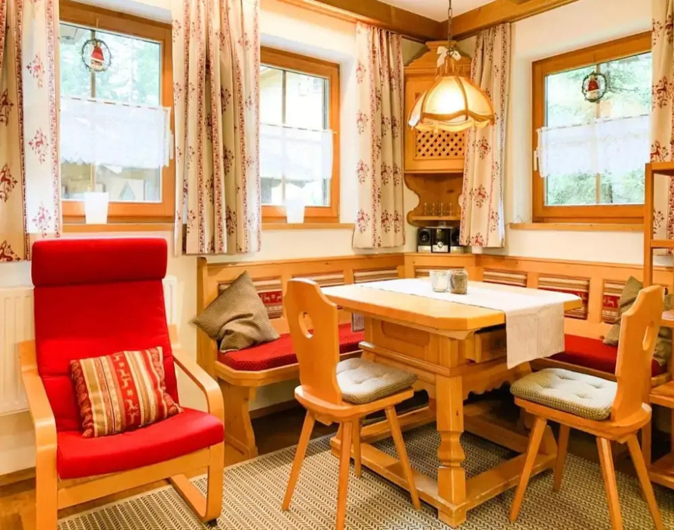 Chalet in Konigsleiten Near Alpine Peaks