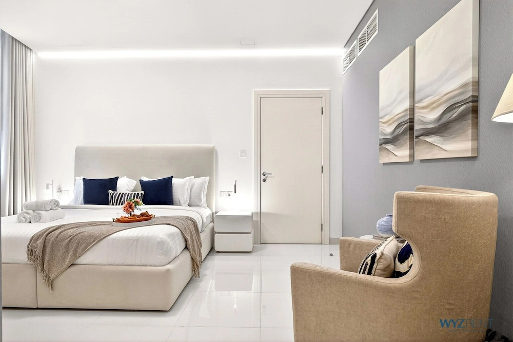 WYZ RENT|Grand 1BR Cour Jardin Near Bay Avenue