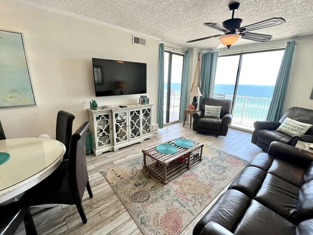 Shoalwater 1102 3 Bedroom Condo by RedAwning