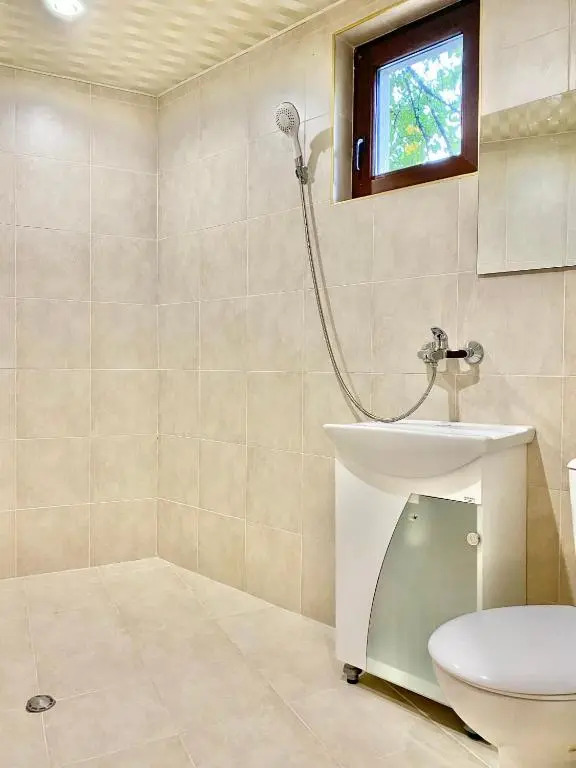 Studio for 4 Guests Next to Mall & Free Parking
