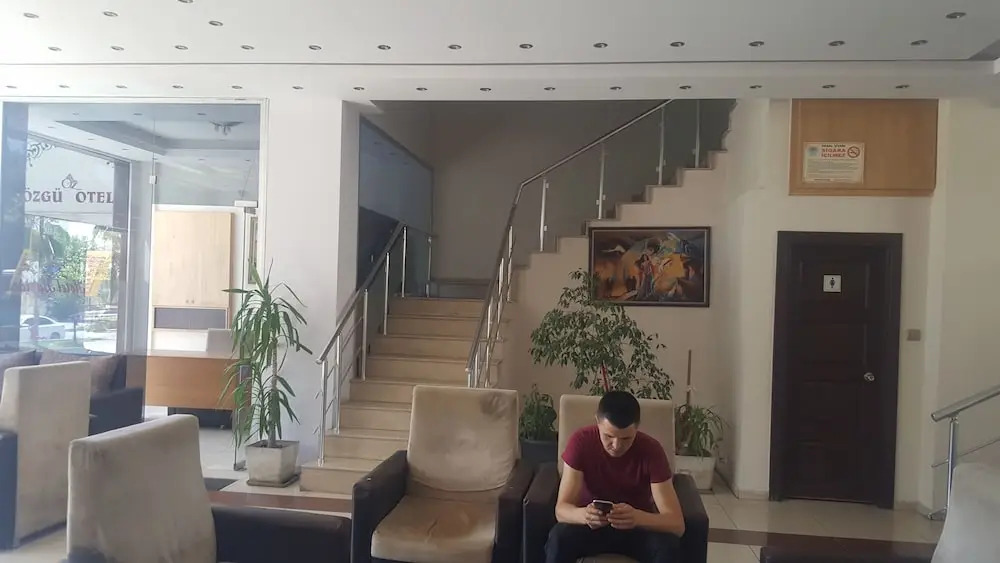 Bayrakli Otel
