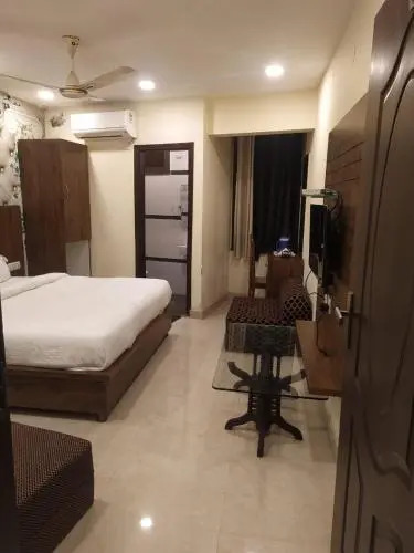 Hotel 50-50