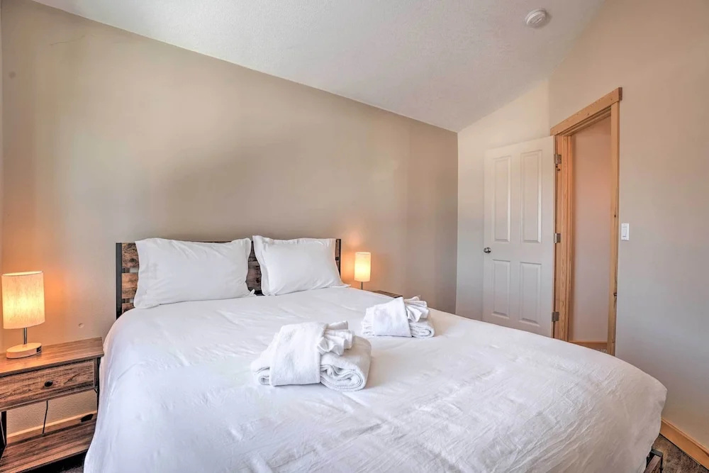 Family-Friendly Oregon Vacation Home w/ Yard