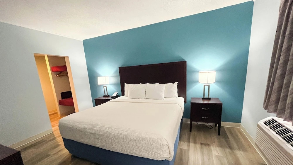Studio 6 Suites   Tiffin, Oh