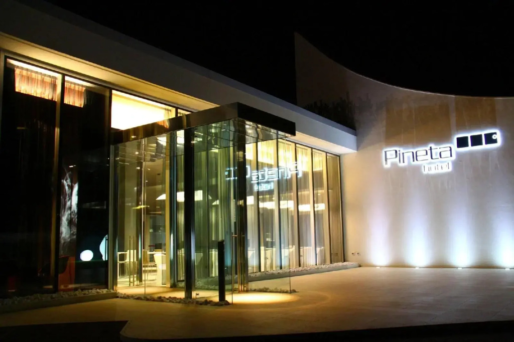 Pineta Eco Hotel - Private Parking