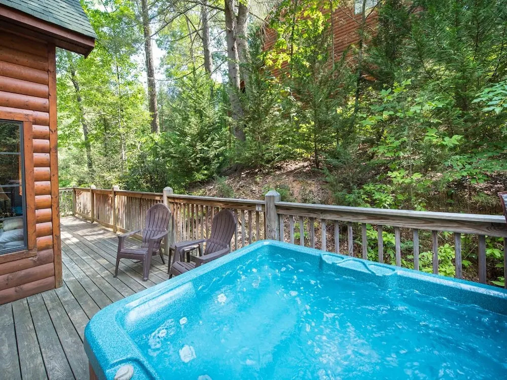 Chipmunk Chase  2 Bedroom Home with Hot Tub