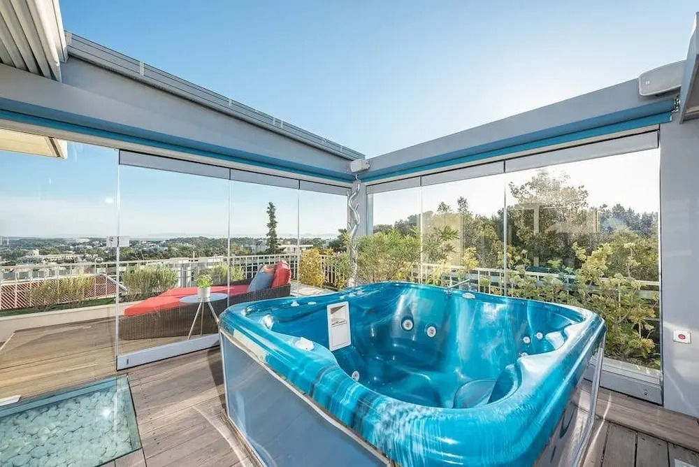 Sea View Apartment with Hot Tub & Sauna