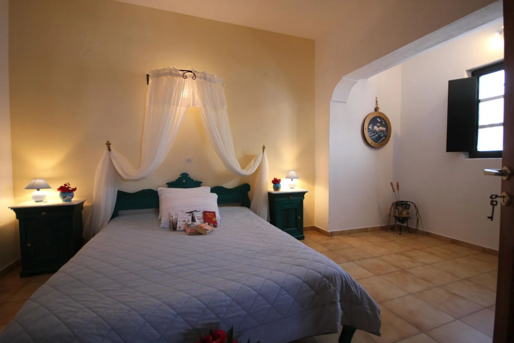 Vrachia Studios & Apartments