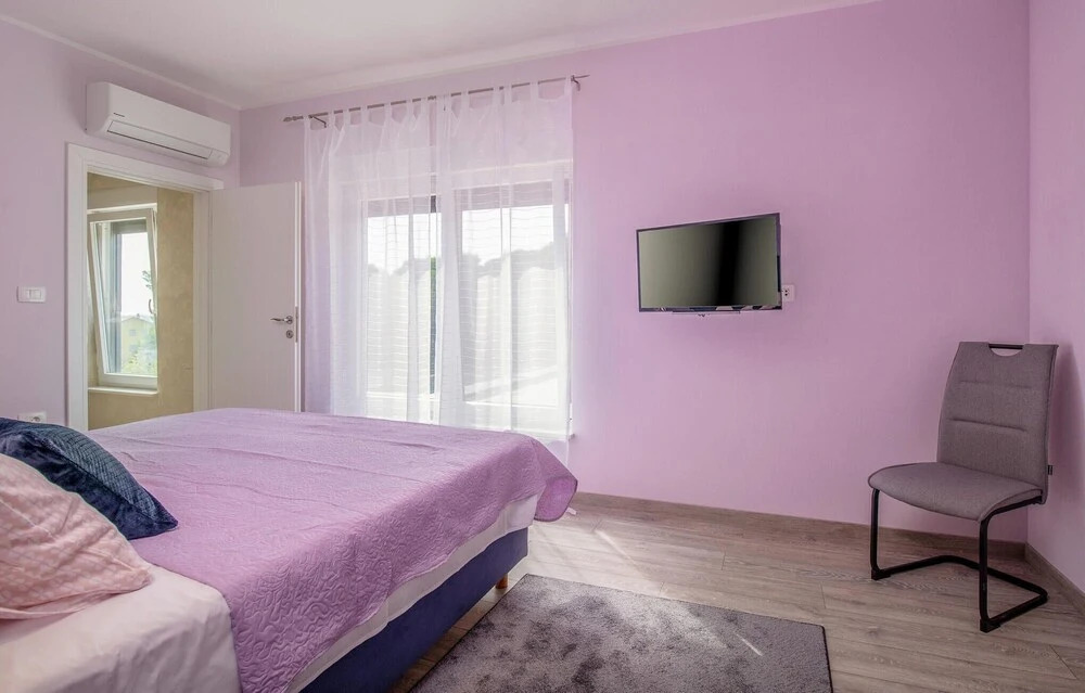 Nice Home in Medulin with Outdoor Swimming Pool, Hot Tub & 4 Bedrooms