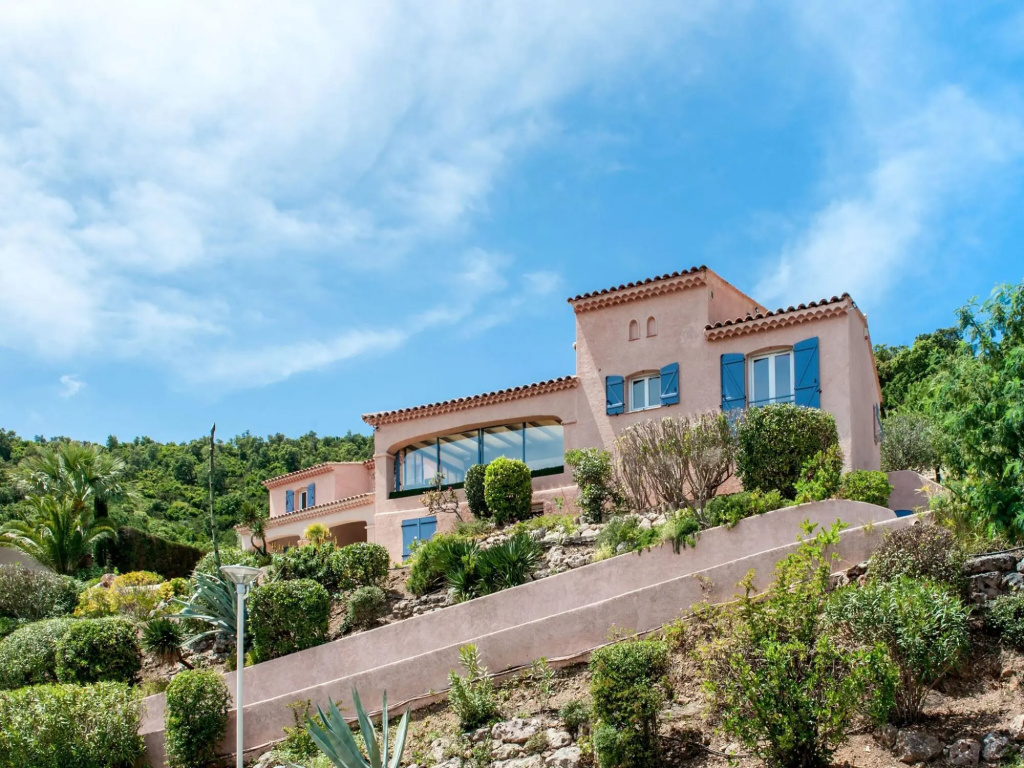 Luxurious Villa in Les Issambres with swimming pool and Sauna