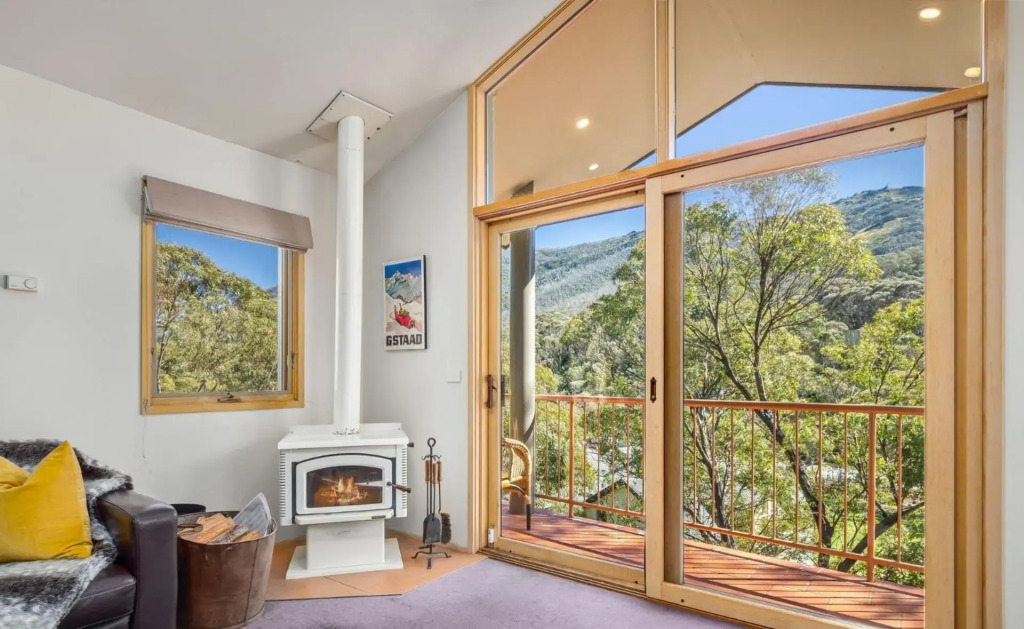 Lhotsky 3 Bedroom and loft with fireplace mountain views and 2 car spaces