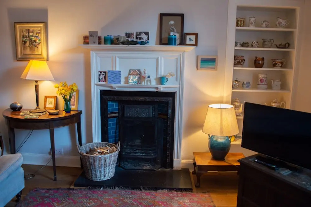 Traditional Stockbridge Colony Home With Garden