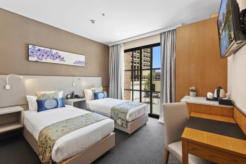 YEHS Hotel Sydney QVB