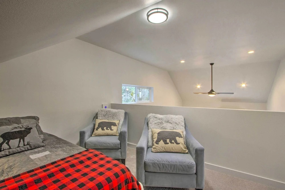 Modern Hideaway: Fire Pit, 5 Mi to Mt Rainier