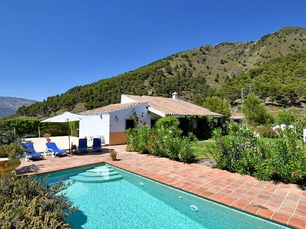 Attractive Holiday Home in Canillas de Aceituno With Terrace