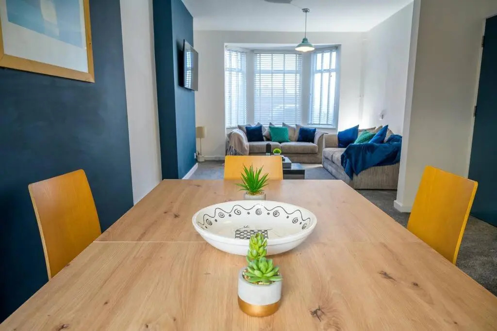 Large 7 bedroom town house in Chester City Centre