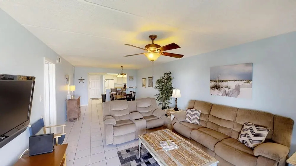 Bright 2 Bedroom Ground Floor, Ocean Front Condo With Beach Access And Pool Condo