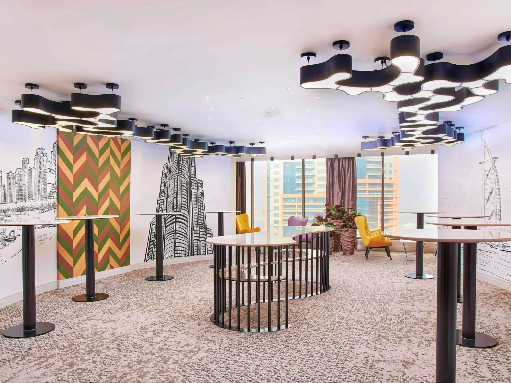 Отель Mercure Dubai Barsha Heights Hotel Suites And Apartments