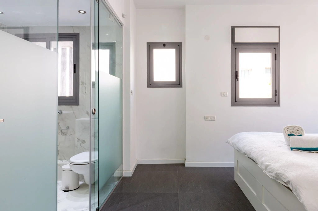 Apartment Miroir, 2BR, Tel Aviv, Kerem, Ha-Kovshim St, #TL38
