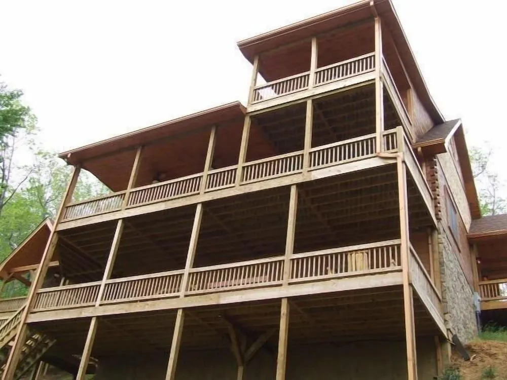 BEAR RIDGE Apartment 4 NEVAEH CABIN RENTALS