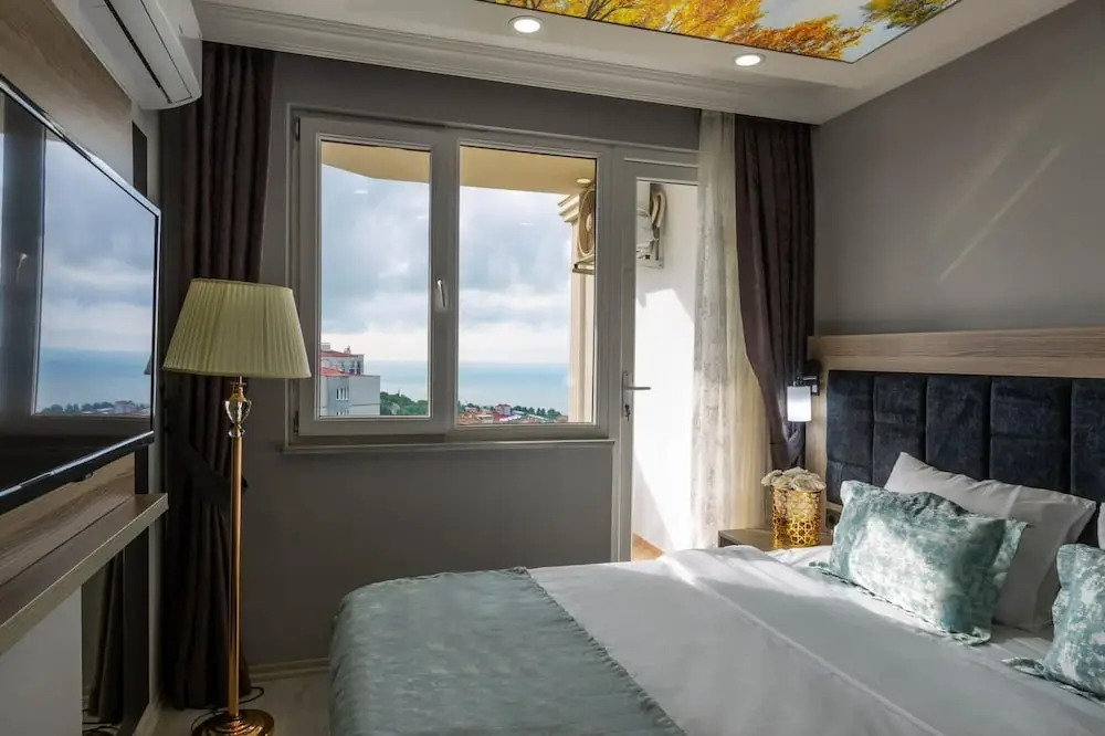 Li̇fe Pool Sui̇te Hotel