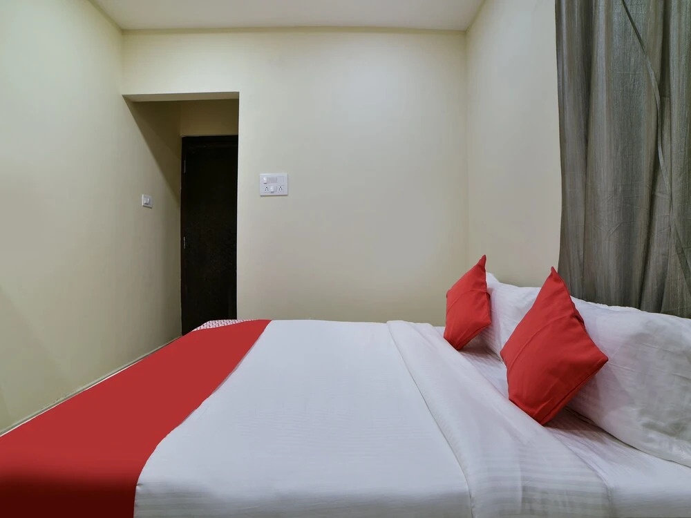 OYO 16606 Iconic Living