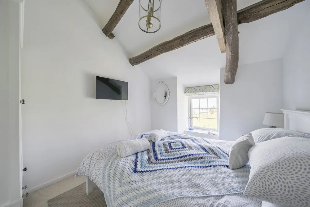 Sea view cottage walk to beach dog friendly