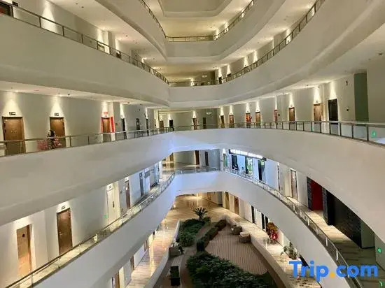 Sanyue Lumingju (Hudie Plaza)