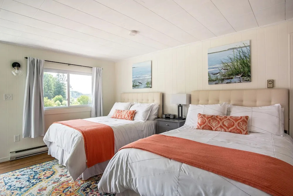 Friars Bay Inn & Cottages