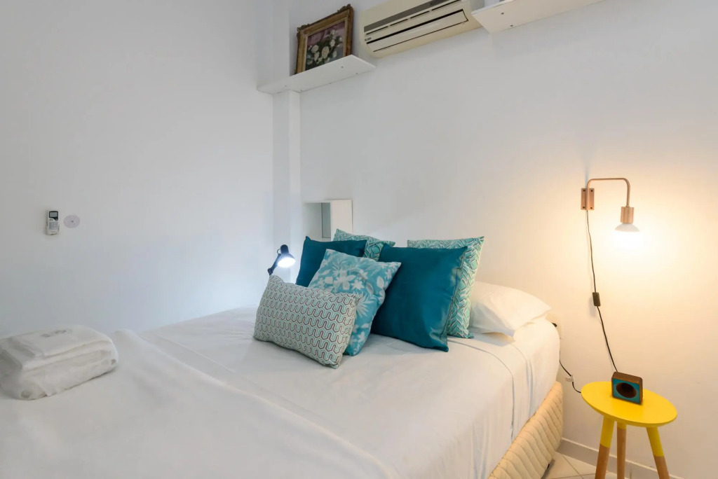 Apartment Leblon 2 Bedrooms Well Decorated Space and in Great Location Cavirio Cg103