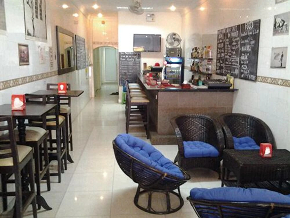Riverside Backpackers