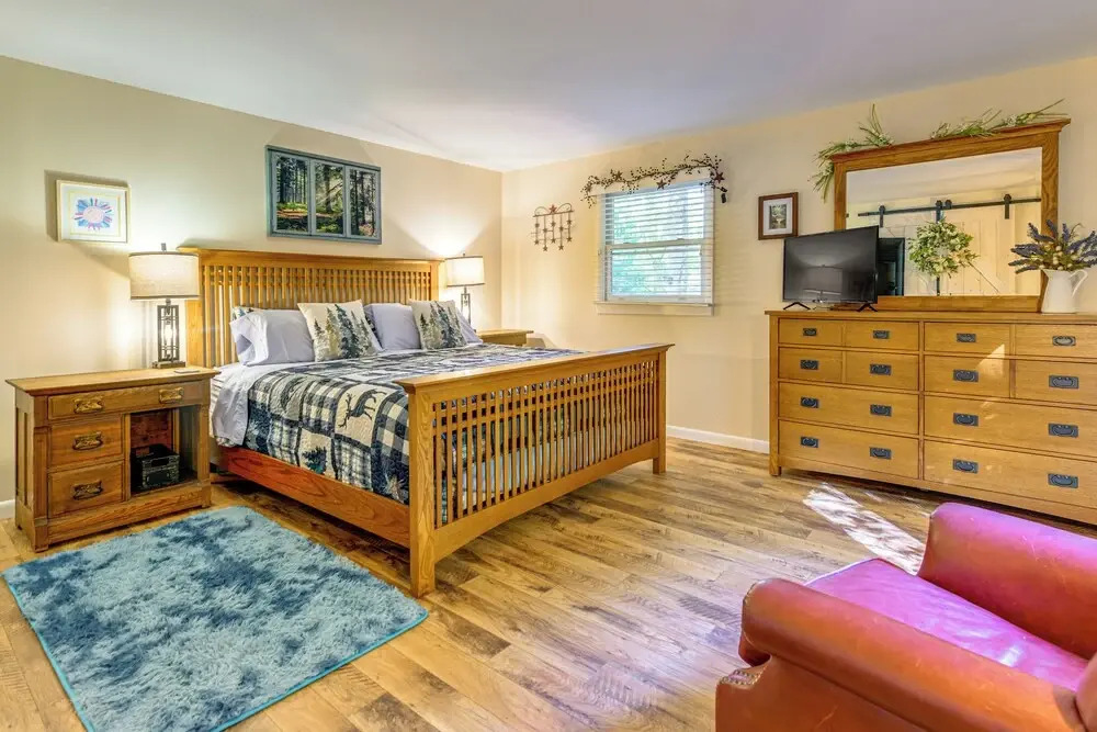 Hot Tub & Fire Pit: Cozy Cabin in Maggie Valley