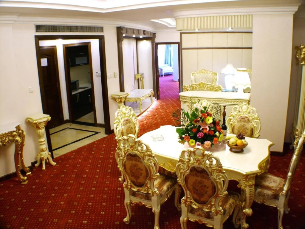 Jindu Crown Hotel
