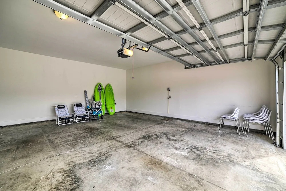 Beach Retreat w/ Rooftop Deck, Walk to Beach!