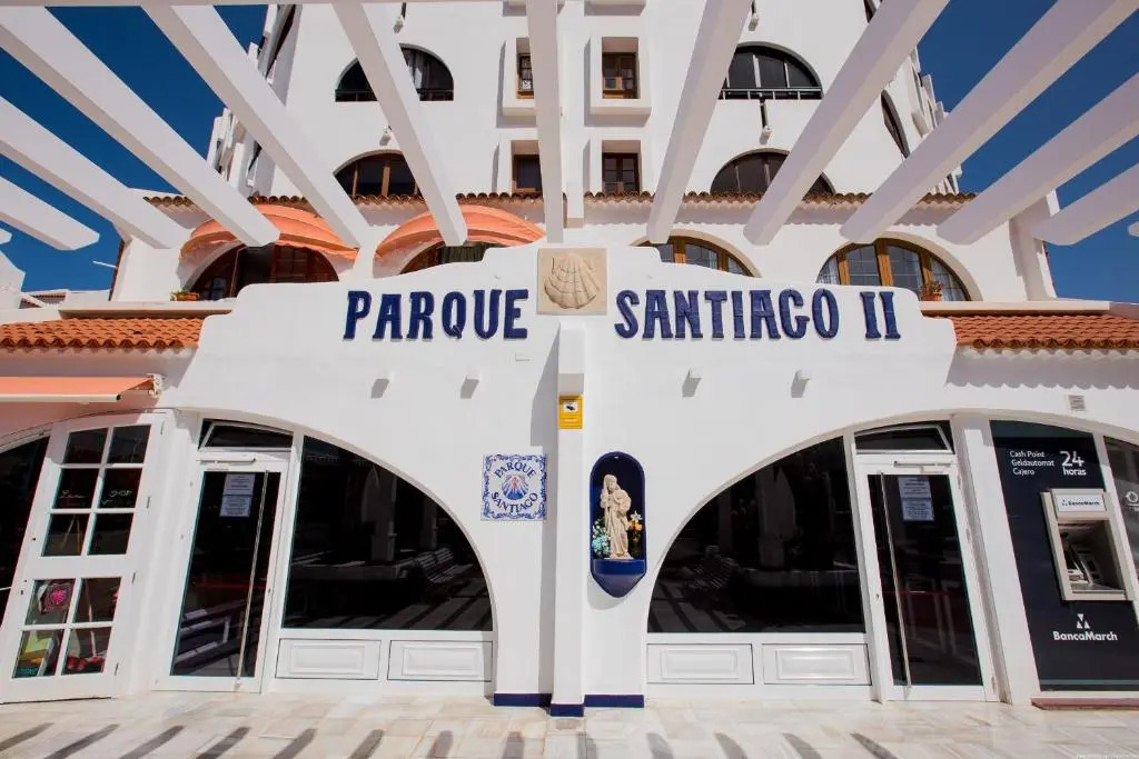Lux Parque Santiago2 las Americas First Line