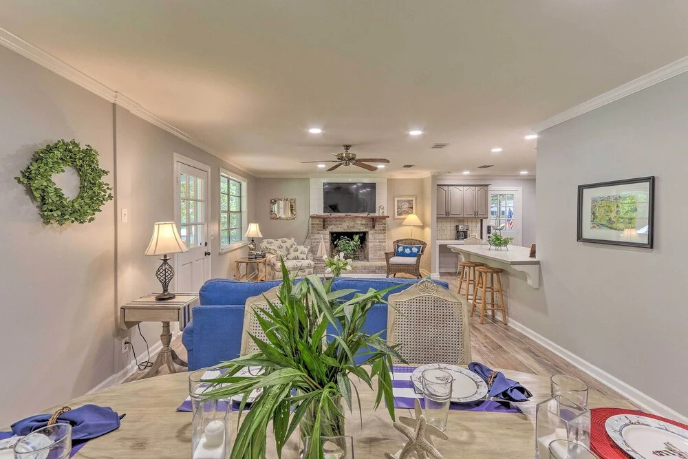 1 Mi to Old Town Bluffton: Home w/ Screened Porch