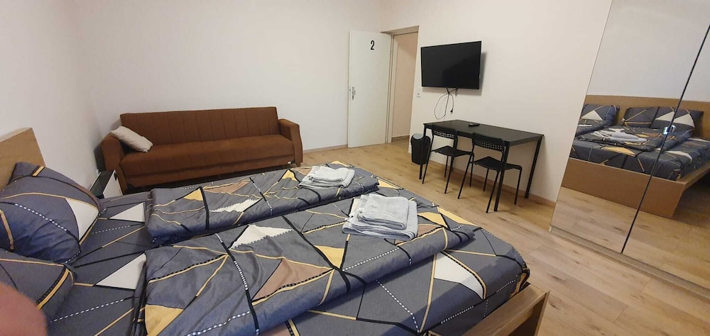 Group Stay 3 Apts Near Enkplatz